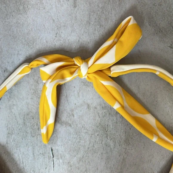 Victoria's Secret Yellow and White Bikini - Picture 8 of 11